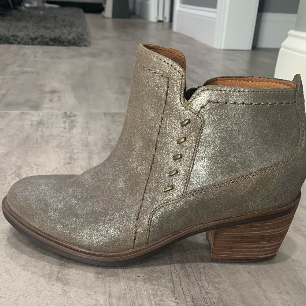 Western bootie~Clarks~ Like new~ worn once a little big for me. ~ Pewter~Silver